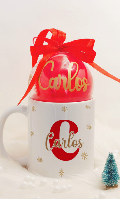 bola roja navideña con taza personalizada