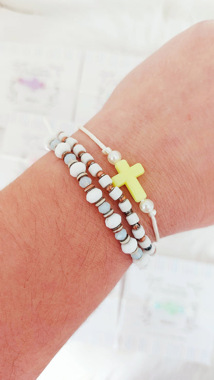 Pulsera de Hilo con Cruz