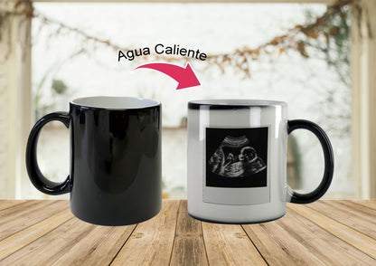 ¿Tu padre o suegro está deseando ser abuelo? Si ahora su sueño se va a hacer realidad y queréis decírselo de una manera muy especial, esta taza mágica personalizada es una opción fantástica.

Y es que, imagínate la cara que pondrá cuando se levante como cada mañana a tomarse su café y al calentarlo descubra el mensaje subliminal...¡Se sentirá la persona más afortunada del mundo!

Únicamente tienes que decirnos su nombre para insertarlo en el diseño y podréis hacerle el regalo más original y emotivo de todos