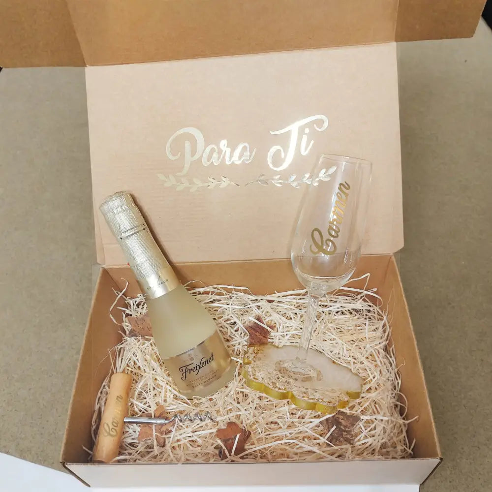 Caja Regalo Copa y Cava personalizadas - Detalle personalizado