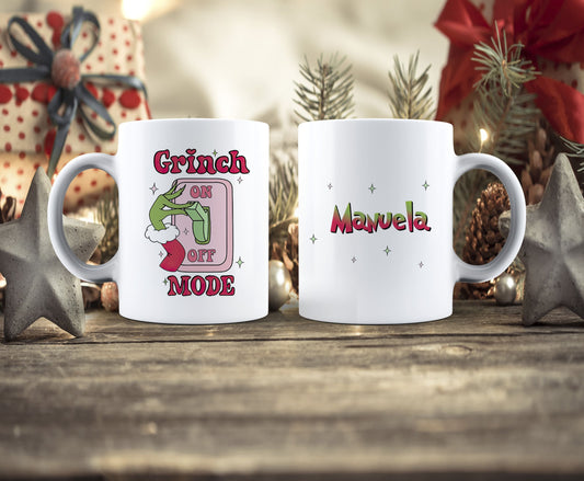 Taza con diseño del Grinch en la que puedes incluir el nombre y la dedicatoria personalizada.

Personalízala a tu gusto y podrás ver cómo queda tu diseño en la imagen que se ve la plantilla completa que envuelve la taza.