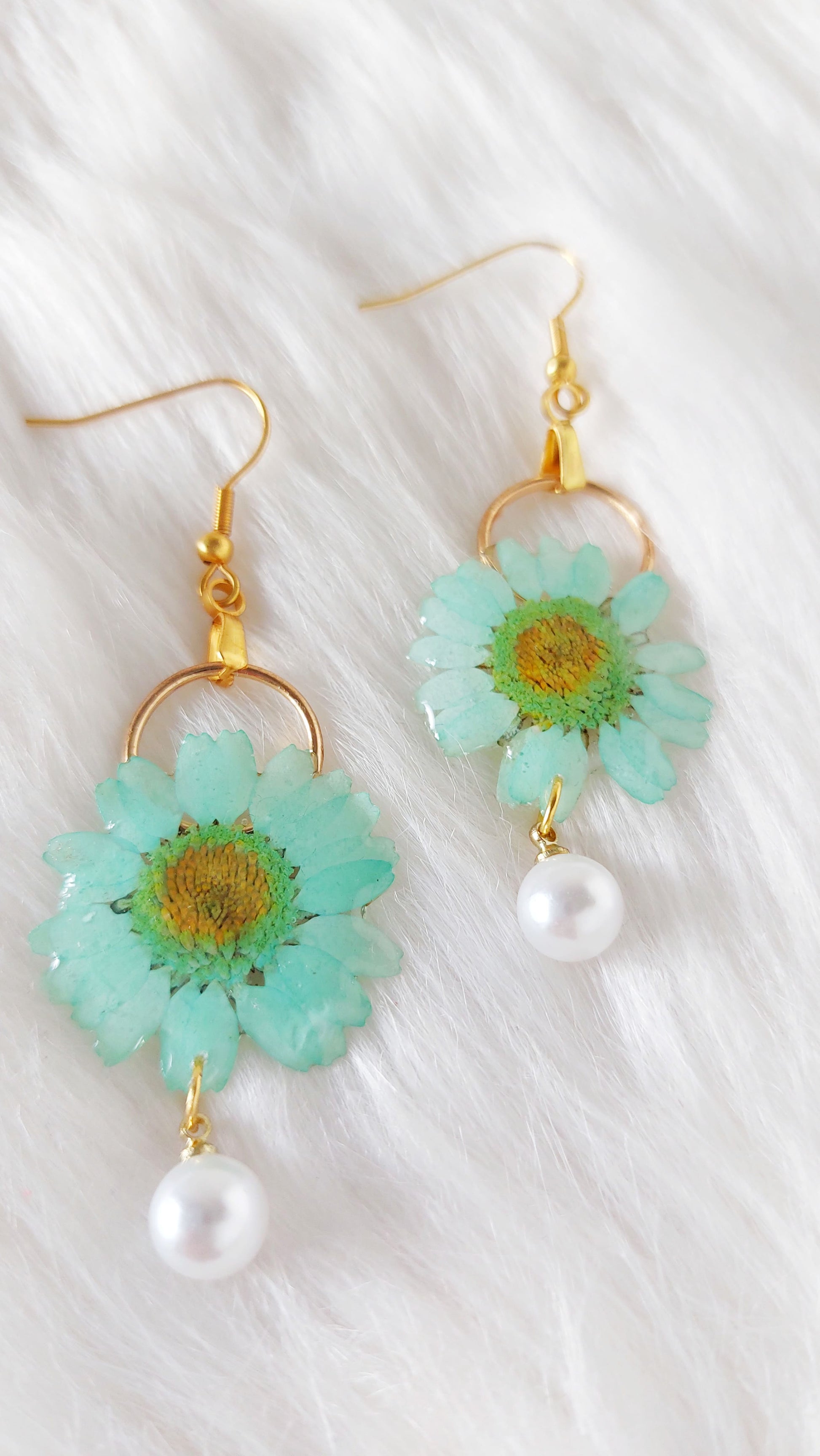 Pendientes de flores de resina, pendientes de resina con flor real, pendientes colgantes, regalo de cumpleaños, regalo hecho a mano, pendientes margaritas reales amarillas