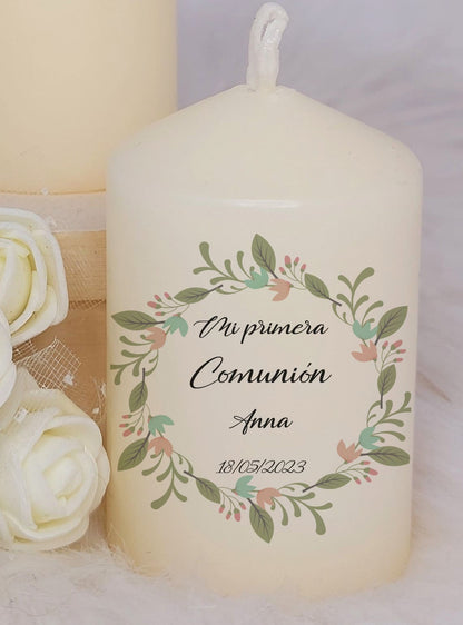 Vela clásica de Primera Comunión. la vela se personaliza con los datos de la niña.

Vela cristiana para utilizar en la Primera Comunión, un regalo ideal que pueden hacer los padres, los padrinos o cualquiera de los invitados.